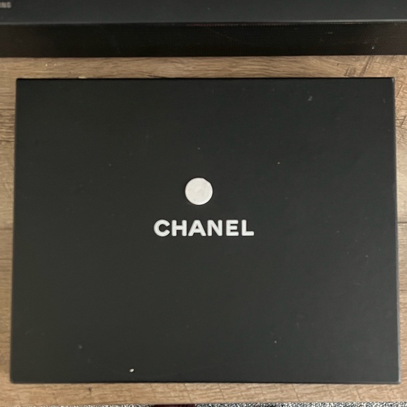 CHANEL Pearl and Silver Logo Necklace - Picture 7 of 8